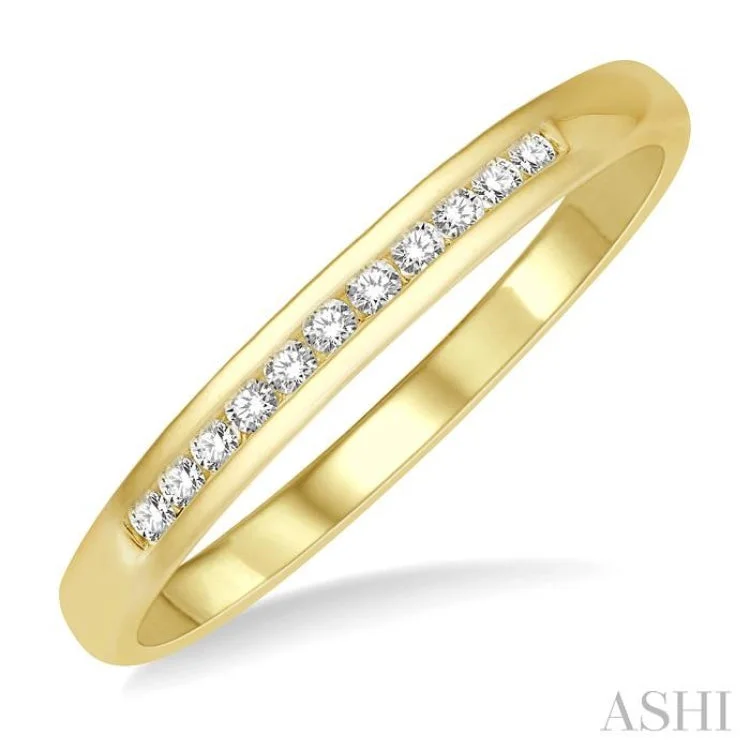 1/10 ctw Channel Set 11 Stone Round Cut Diamond Wedding Band in 14K Yellow Gold