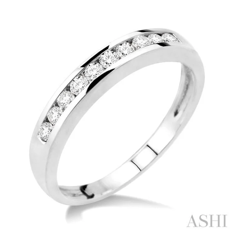 1/4 Ctw Channel Set Round Cut Diamond Band in 14K White Gold