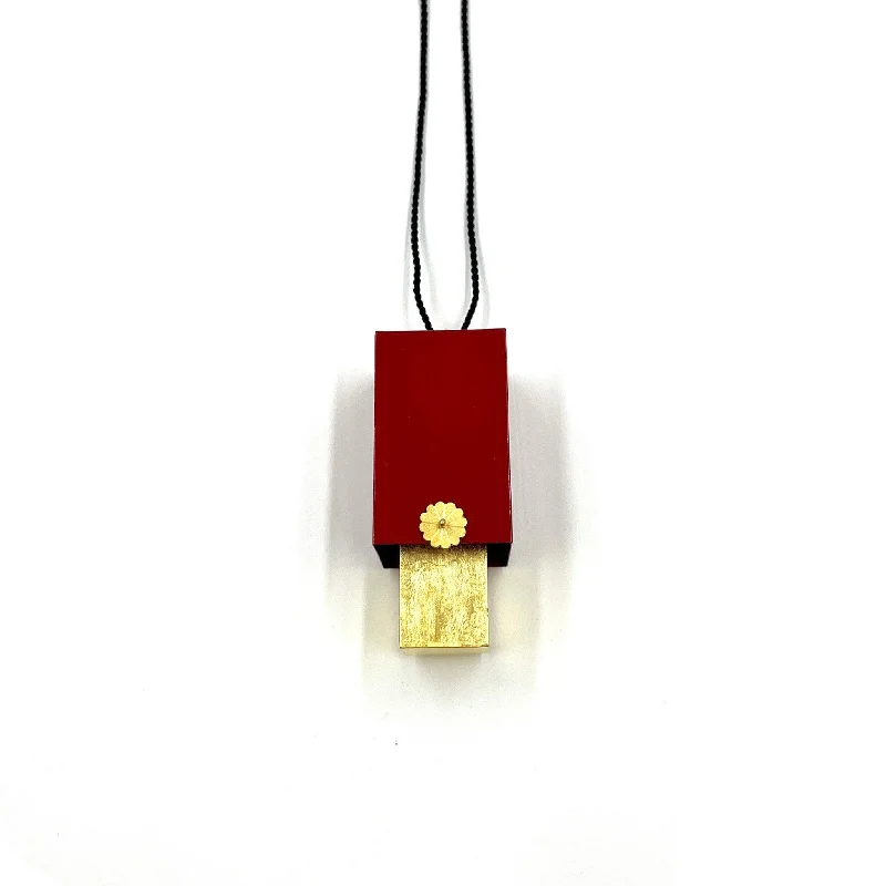 Mariko Sumioka - Cashew Lacquer Necklace